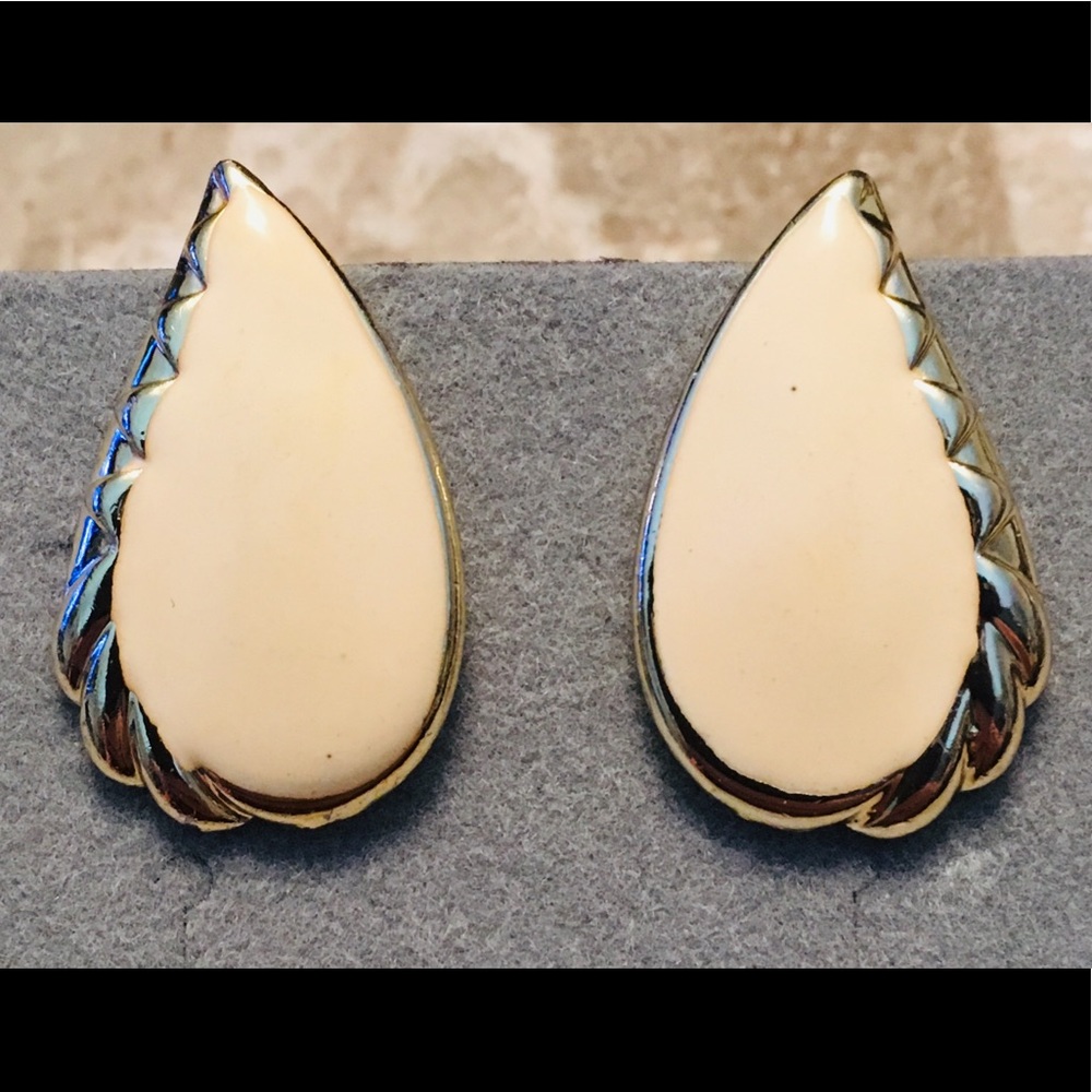 Vintage Enamel Tear-drop clip-on costume Earrings.